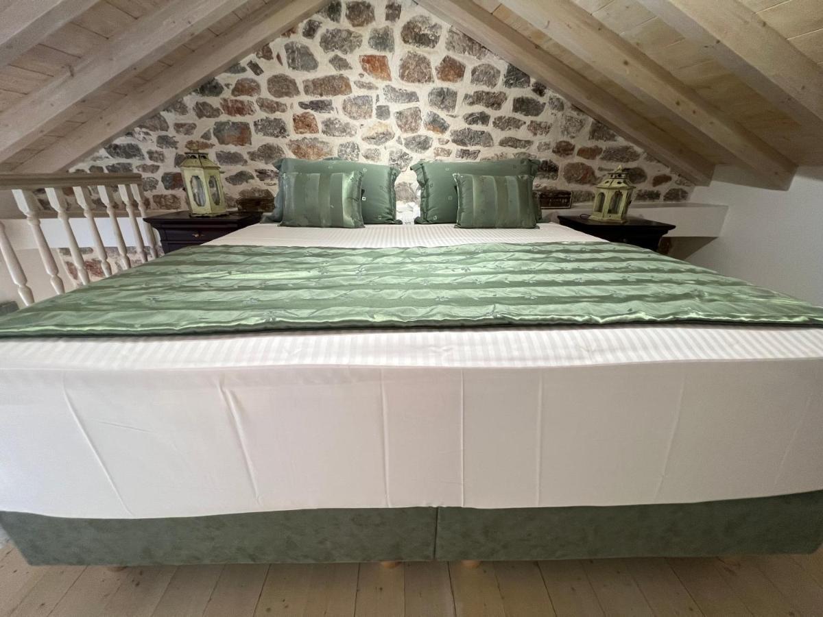 Portadelmare Deluxe Suites Hydra  Zewnętrze zdjęcie