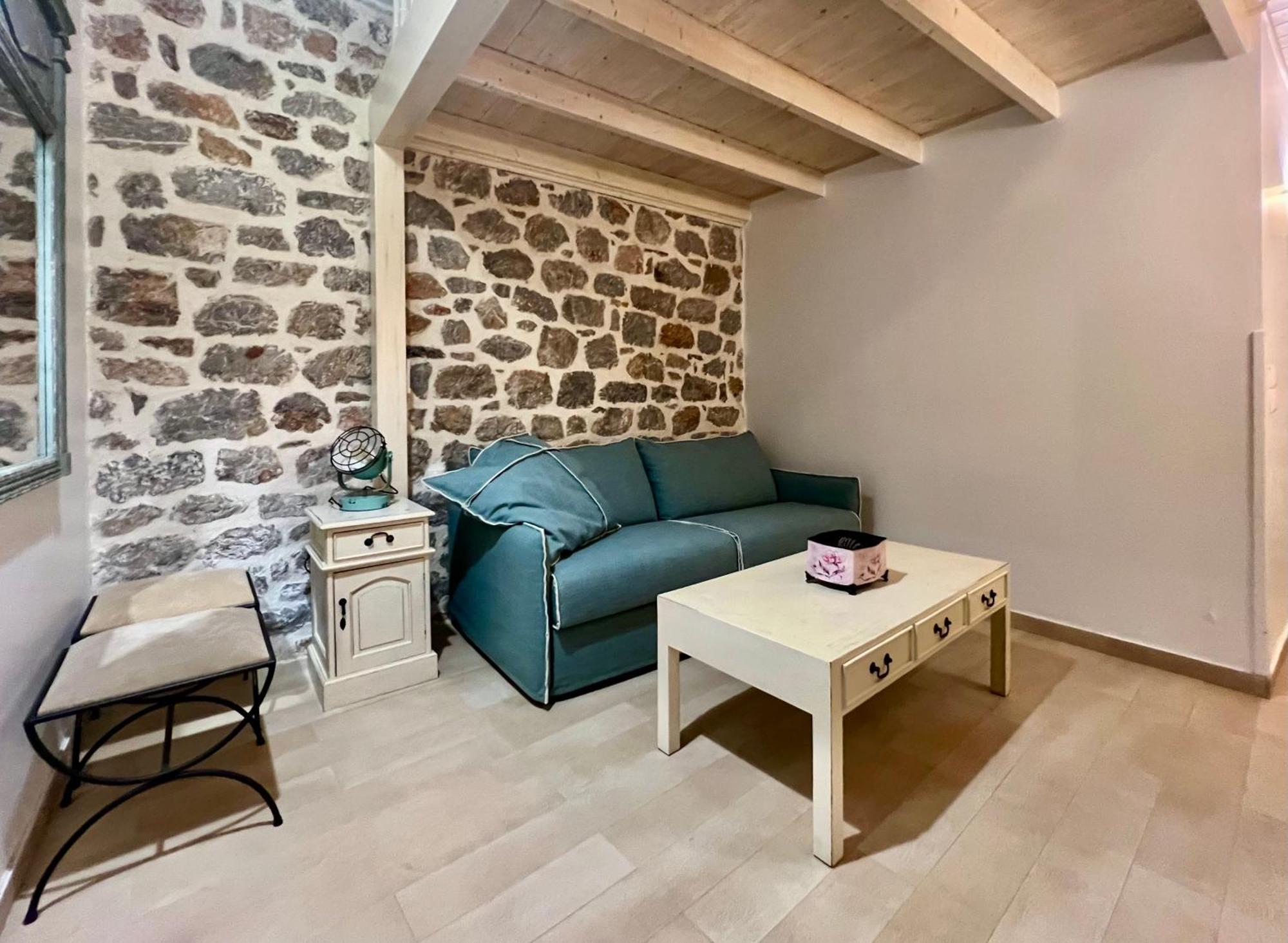 Portadelmare Deluxe Suites Hydra  Zewnętrze zdjęcie